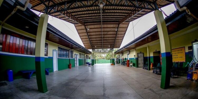 Deputado Alan Queiroz solicita reforma e ampliação da Escola José Rosales dos Santos, em Rolim de Moura