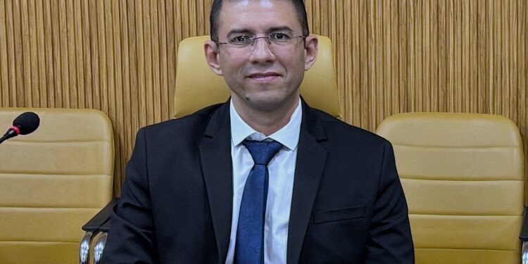 Vereador Pedro Geovar celebra edital de concurso com 42 vagas na Câmara Municipal de Porto Velho