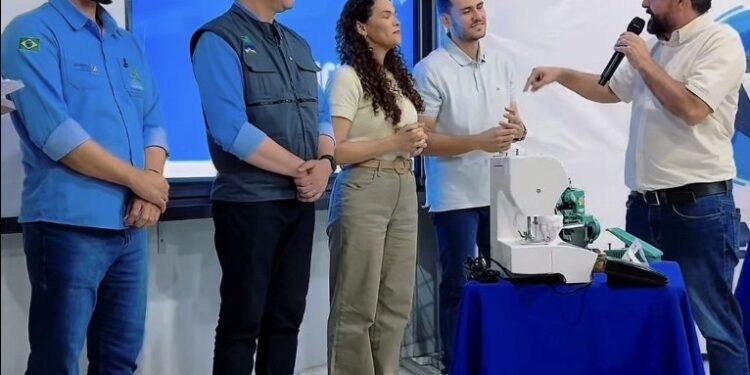 Laerte Gomes participa de entrega de Kits Profissionalizantes com o Governo de Rondônia