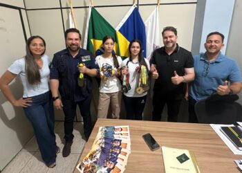 Deputado Alex Redano recebe atletas de Karatê que buscam apoio para Mundial na Romênia