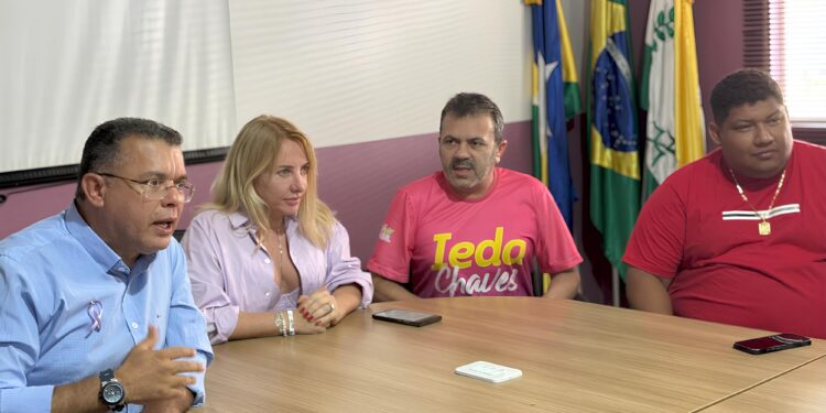 Ieda Chaves participa de caminhada pelo fim da violência contra a mulher em Nova Mamoré