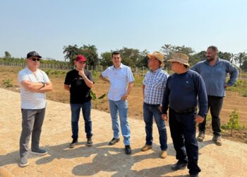 Vereador Adalto acompanha Secretário Prata na obra de Cemitério em União Bandeirantes