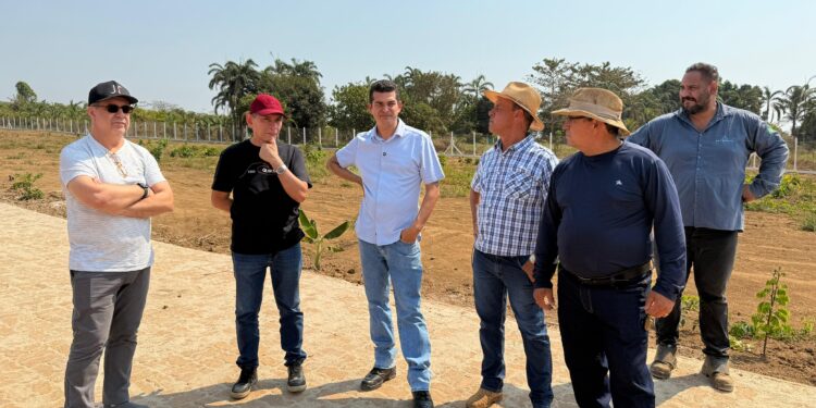Vereador Adalto acompanha Secretário Prata na obra de Cemitério em União Bandeirantes