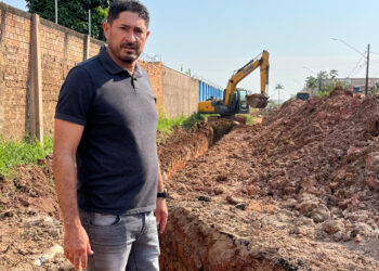 Vereador Márcio Pacele acompanha início de obra de drenagem no bairro Lagoa em Porto Velho