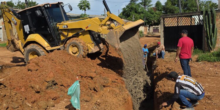 Vereador Edimilson Dourado acompanha obras de recuperação de via na zona sul de Porto Velho
