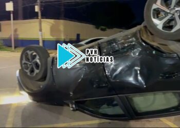 AVANÇOU: Acidente com capotamento deixa duas mulheres feridas no centro de Porto Velho