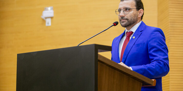 Deputado Ribeiro do Sinpol relembra valorização salarial no Dia do Servidor Público