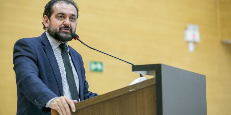 No Dia do Professor, o deputado Laerte Gomes destaca o papel primordial do educador