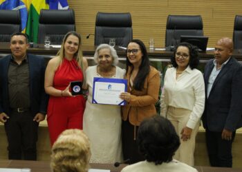 Deputado Alex Redano preside sessão de homenagens às ex-deputadas e inaugura Galeria Lilás em reconhecimento à trajetória feminina no Parlamento de Rondônia