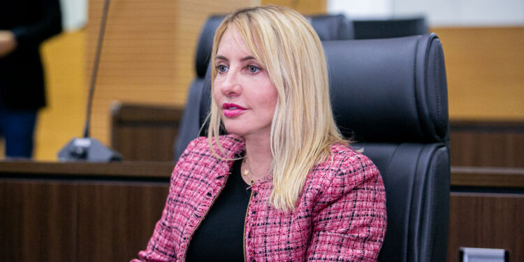 Ieda Chaves solicita providências da Sesau diante da falta de neuropediatras em Rondônia