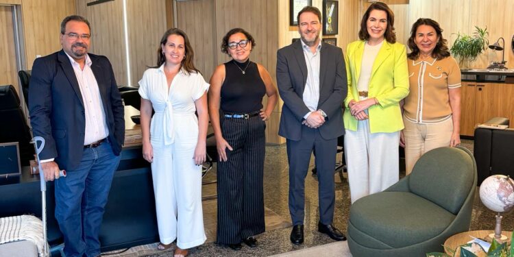 Alex Redano recebe ex-deputada Mileni Mota e representantes da Comissão de Direito Agrário da OAB-RO