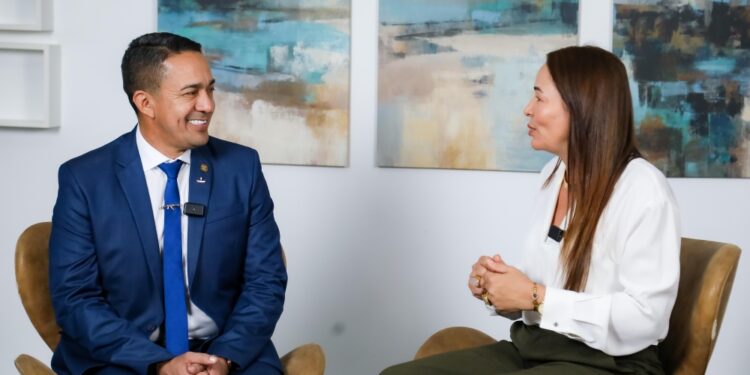 Eyder Brasil homenageia cerca de 400 jornalistas com voto de louvor