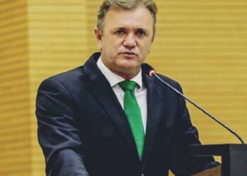 Deputado Luizinho Goebel apresenta indicações ao governo Marcos Rocha para Escola Tiradentes