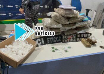 ATUALIZADA: BPTAR fecha boca de fumo e prende irmão com quase 15kg de drogas na zona leste