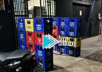 URGENTE: Equipe do sgt Machado prende dupla com drogas em distribuidora de fachada na zona leste
