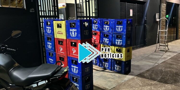 URGENTE: Equipe do sgt Machado prende dupla com drogas em distribuidora de fachada na zona leste