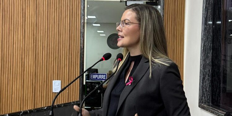 Sofia Andrade cobra transparência em contratos milionários de shows e defende valorização de artistas locais