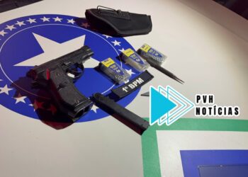 PÂNICO: Aluno de 17 anos é flagrado com arma dentro da sala de aula em Porto Velho