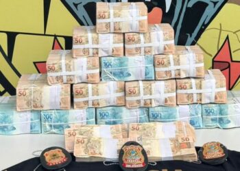 URGENTE: PF Federal apreende um milhão de reais com homem em Porto Velho