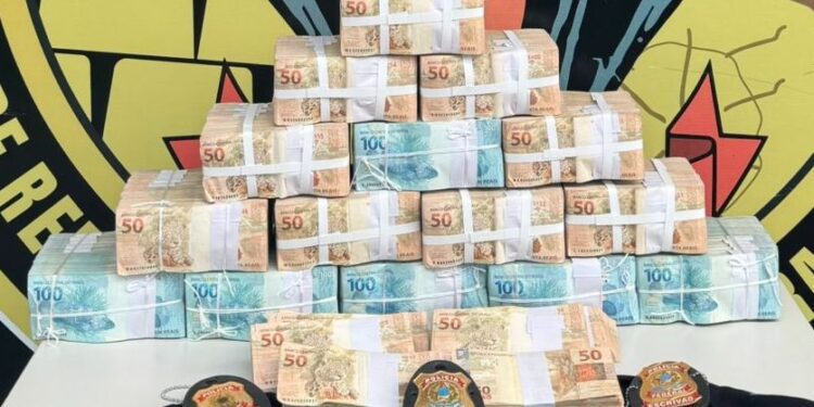 URGENTE: PF Federal apreende um milhão de reais com homem em Porto Velho