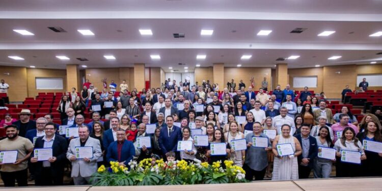 Eyder Brasil realiza 1ª etapa do Voto de Louvor aos jornalistas rondonienses