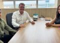 Deputado Luizinho Goebel recebe a vice-prefeita e vereador de Parecis em seu gabinete