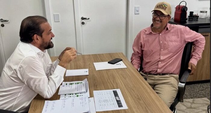 Deputado Laerte Gomes recebe lideranças políticas de vários municípios em gabinete parlamentar