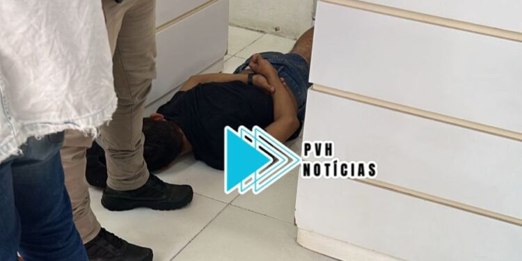 URGENTE: Assaltante é preso com arma de brinquedo durante roubo em ótica no centro