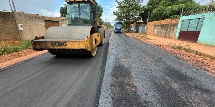 Vereador Edimilson Dourado garante início das obras de pavimentação na Rua Xangri-lá, após mais de 20 anos de espera