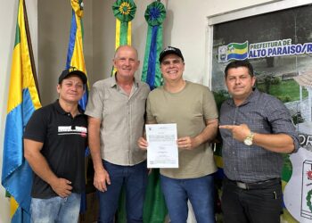 Deputado Alan Queiroz assina ordem de serviço para implantação de iluminação em LED, no município de Alto Paraíso