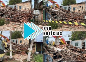 URGENTE: Casa desaba com moradores no centro de Porto Velho