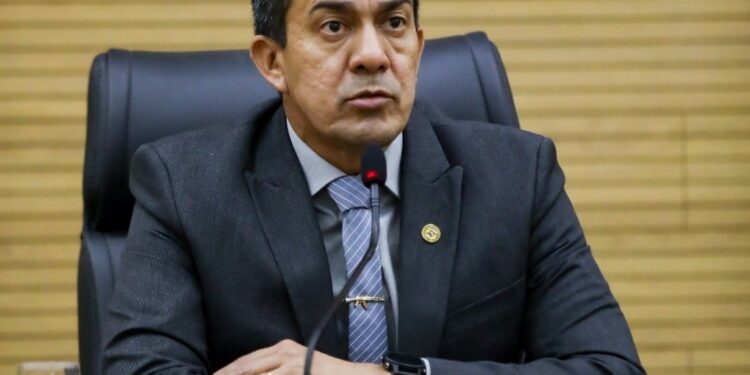 Eyder Brasil investe mais de R$ 3,7 milhões em 21 escolas municipais e estaduais de Rondônia