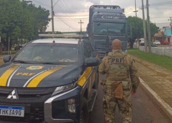 PRF intercepta veículo irregular e prende motorista em Rondônia