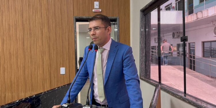 PEDIDO ATENDIDO: Vereador Pedro Geovar garante revitalização de faixa de pedestre em frente à Escola Bela Vista