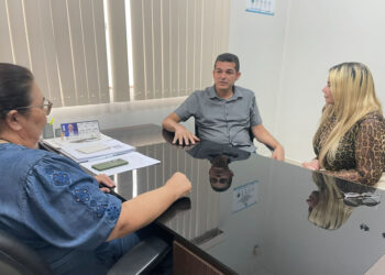 Vereador Adalto de Bandeirantes solicita implantação de CRAS em União Bandeirantes durante visita à SEMIAS