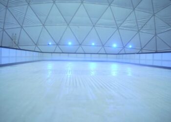 Inscrições para a pista de gelo já estão abertas e diversão para toda a família começa no sábado (29)