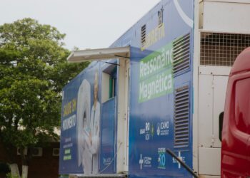 Carreta da Ressonância chega a Vilhena com apoio de Luizinho Goebel para zerar fila do Cone Sul