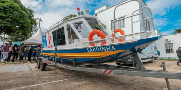 Prefeitura de Porto Velho reforça rede de saúde com entrega de ambulancha e desfibriladores para comunidades rurais e ribeirinhas