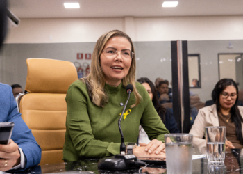 Vereadora exige comissão técnica para diagnosticar população de rua e uso irregular de crianças nos semáforos