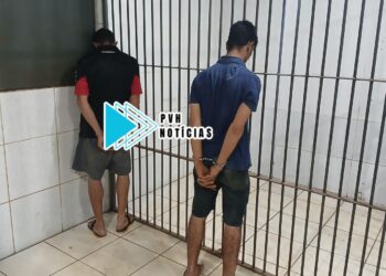 NO FLAGRA: PM prende dupla que assaltava trabalhador na zona leste
