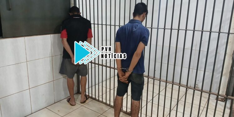 NO FLAGRA: PM prende dupla que assaltava trabalhador na zona leste