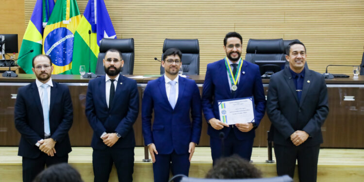 Eyder Brasil concede Medalha do Mérito Legislativo ao Iperon