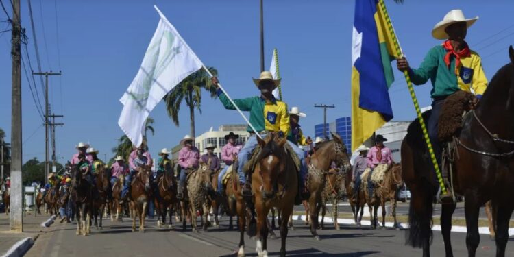 Alex Redano prestigia posse da nova diretoria da APA e destaca lançamento da Expoari 2026
