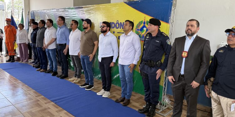 Deputado Alex Redano, participa da assinatura da ordem de serviço para construção do Centro de Treinamento das Forças de Segurança em Ariquemes