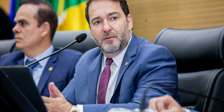 Deputado Alex Redano solicita recuperação do Travessão B-40 em Alto Paraíso