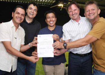 Deputado Cássio Gois garante investimento para construção de pista de caminhada no Estádio Aglair Tonelli e reforça compromisso com o esporte