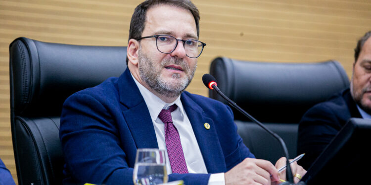 Alex Redano propõe audiência pública para discutir crise na política de preços do leite em Rondônia