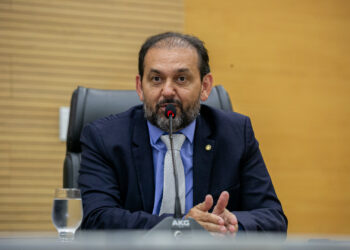 Deputado Laerte Gomes vota a favor do abono natalino de R$ 5 mil para servidores da Educação