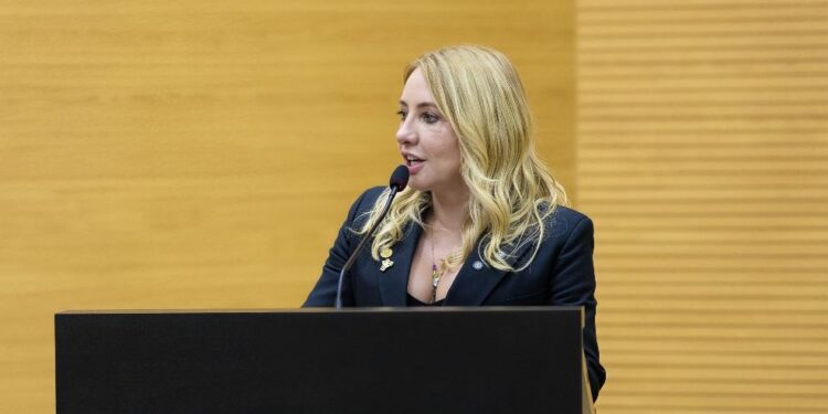 Ieda Chaves busca apoio da Sesau para destinar ambulância tipo C para Itapuã do Oeste