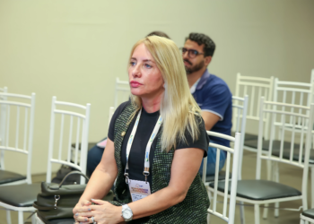 Ieda Chaves acompanha debates sobre IA e clima na 28ª Conferência da Unale em Bento Gonçalves